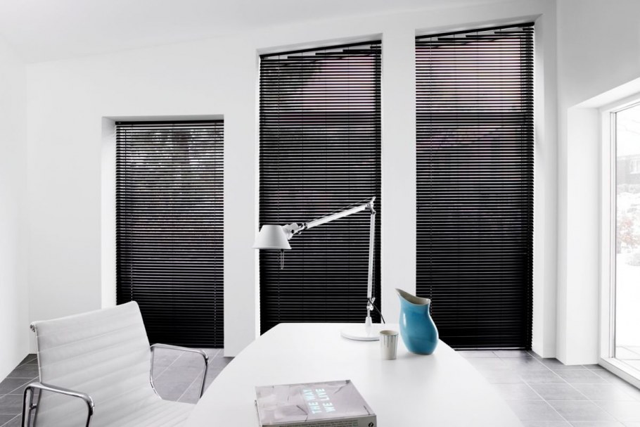 Горизонтальные жалюзи в интерьере