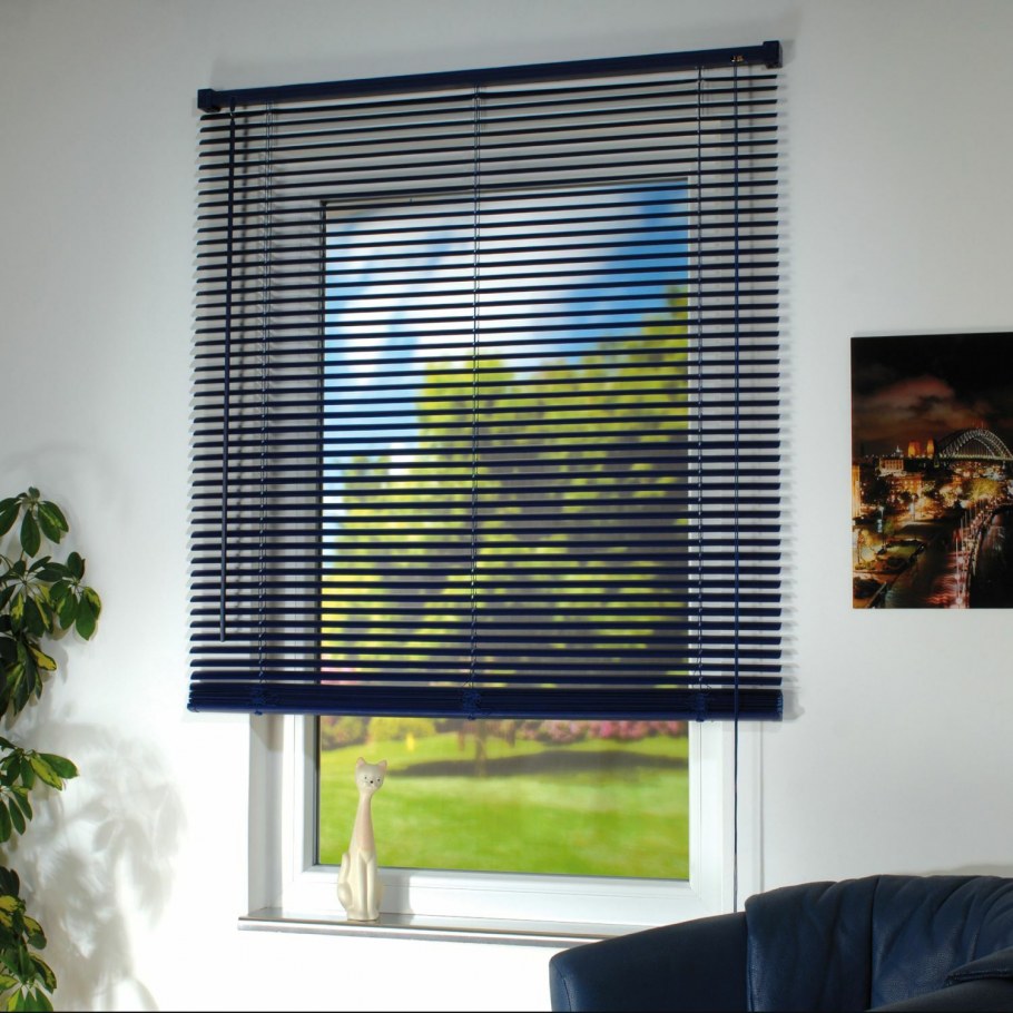 Горизонтальные жалюзи на проем окна