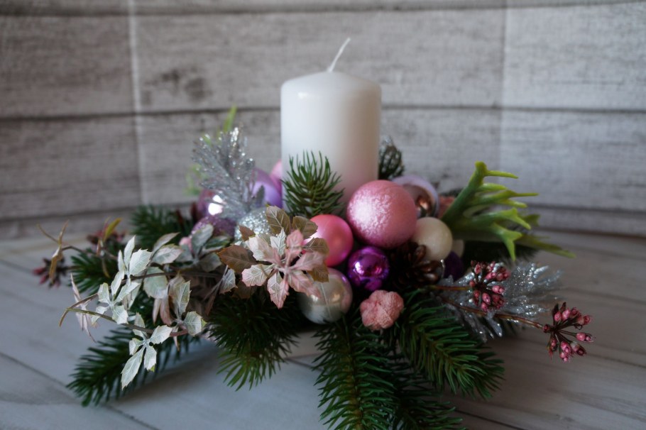 Ваза с еловыми ветками