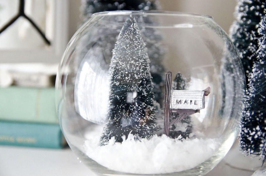 Новогодняя композиция в стеклянной вазе