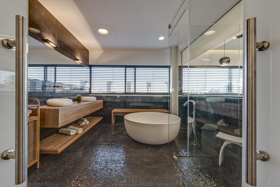 Планировка большой ванной комнаты