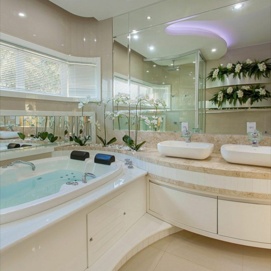 Банная комната с панорамными видами