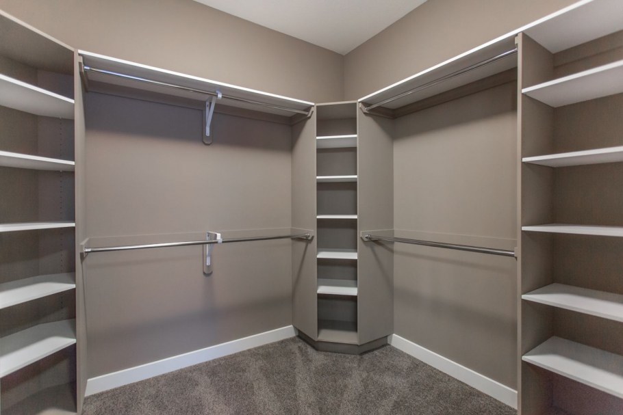 Гардеробная БТС