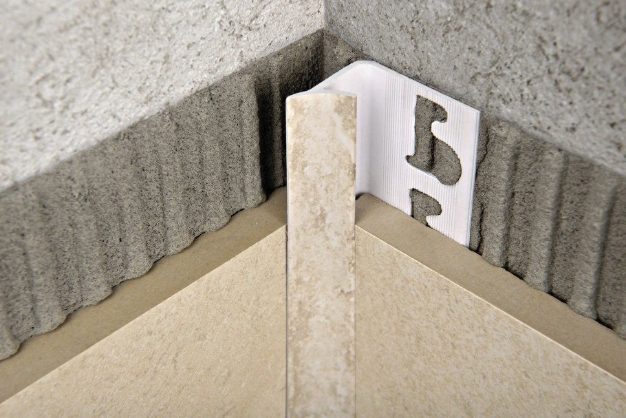 Внутренний уголок для плитки в ванной