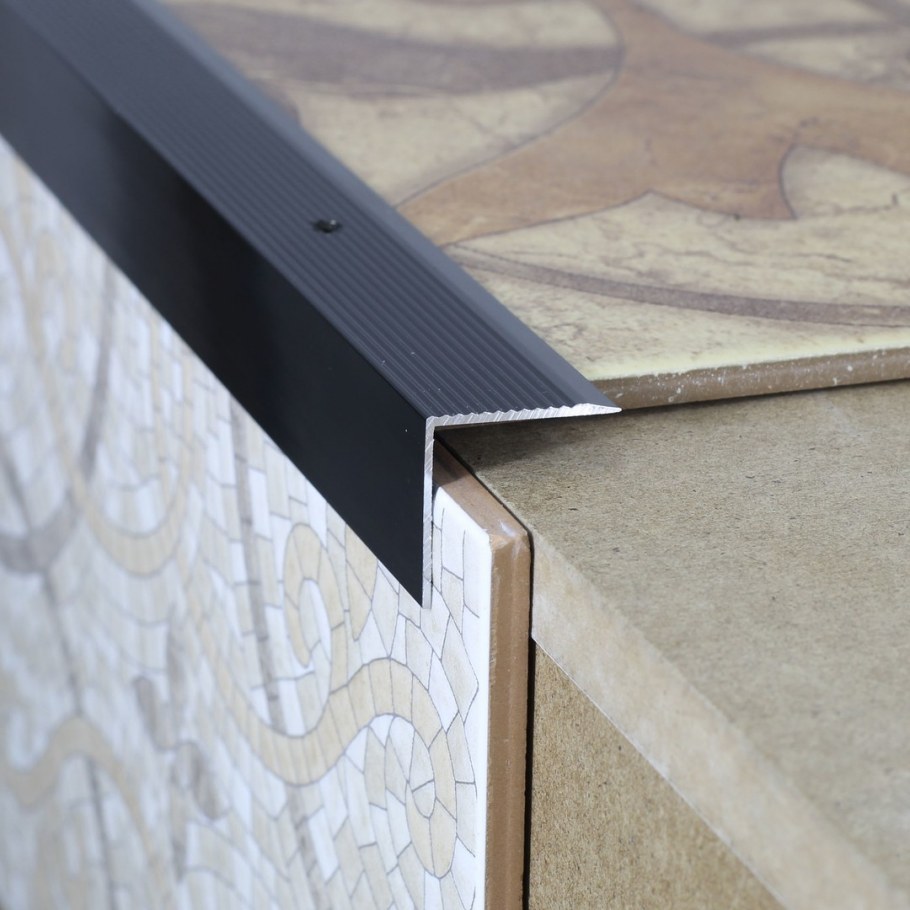 Порожек 30мм на 30 мм угловой