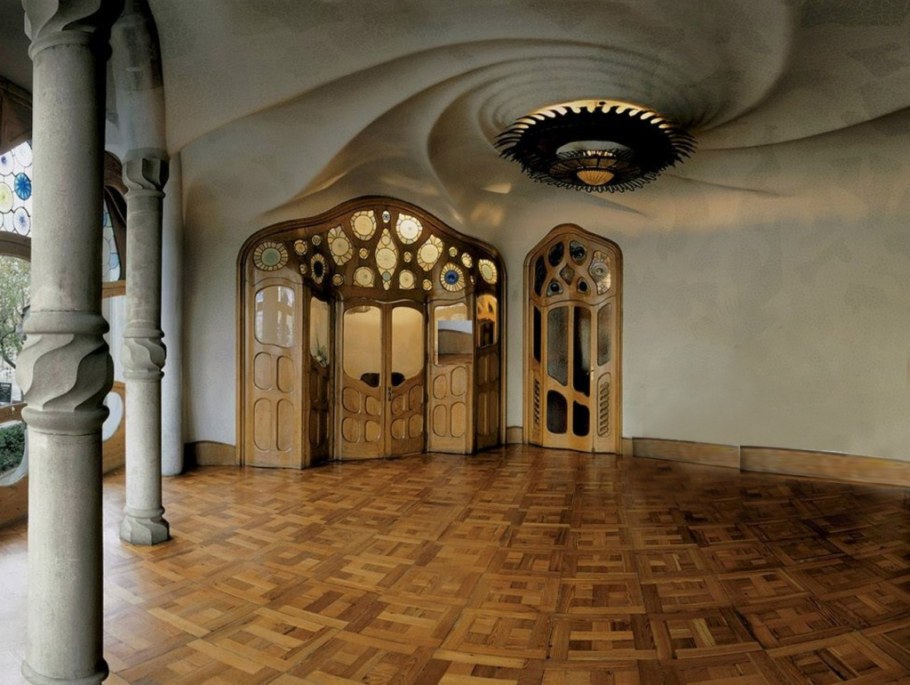 Полуколонны Европласт в доме интерьер