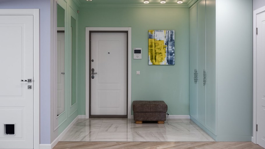 Прихожая в мятном цвете