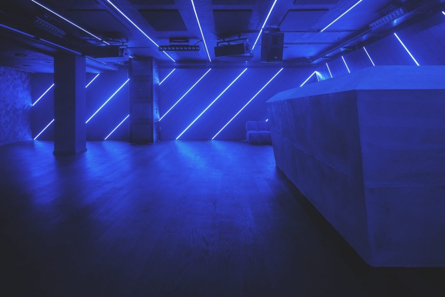 Интерьеры Минимализм с неоном