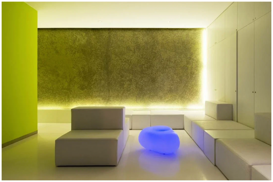 Комната в неоновом стиле