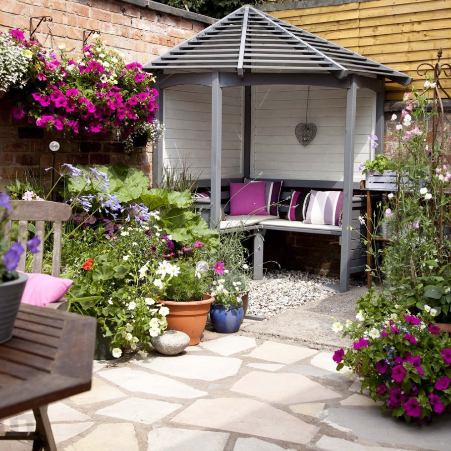 Красивый участок на даче