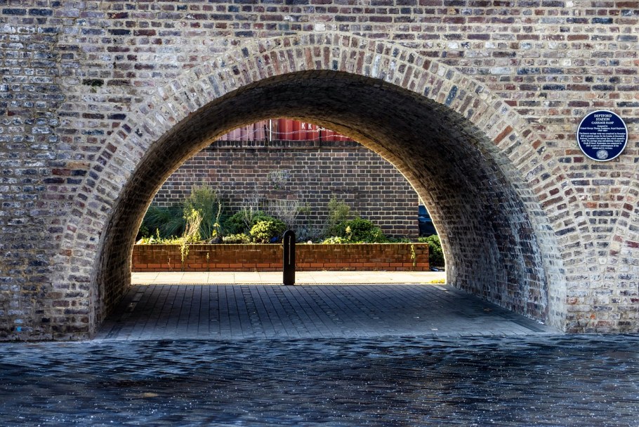 Коломенский парк арка кирпичная