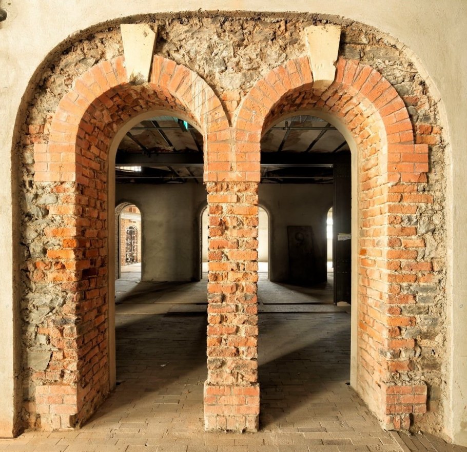 Параболообразная арка