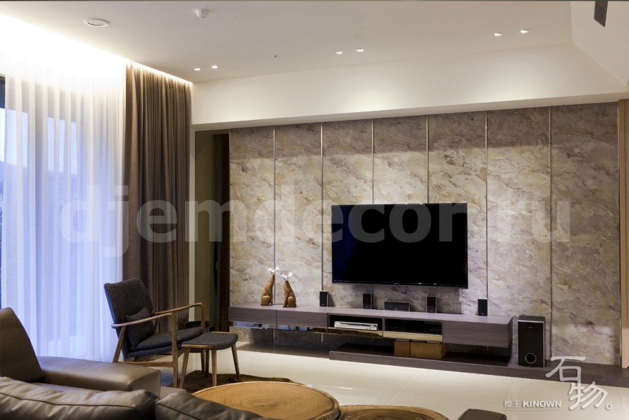 Каменный шпон ТВ стена