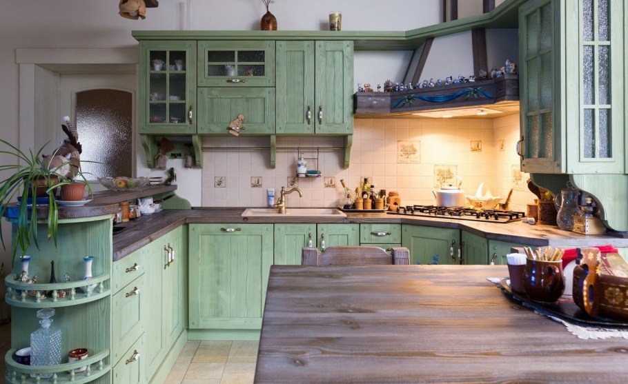 Кухня салатовая в стиле Кантри