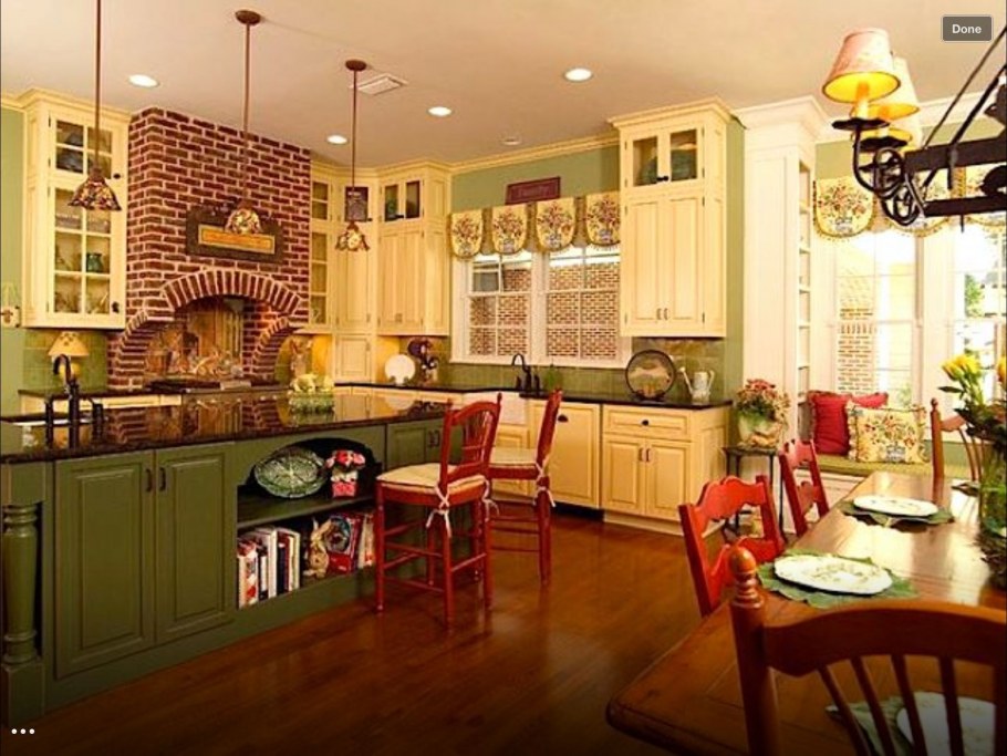 Зеленая кухня в средиземноморском стиле