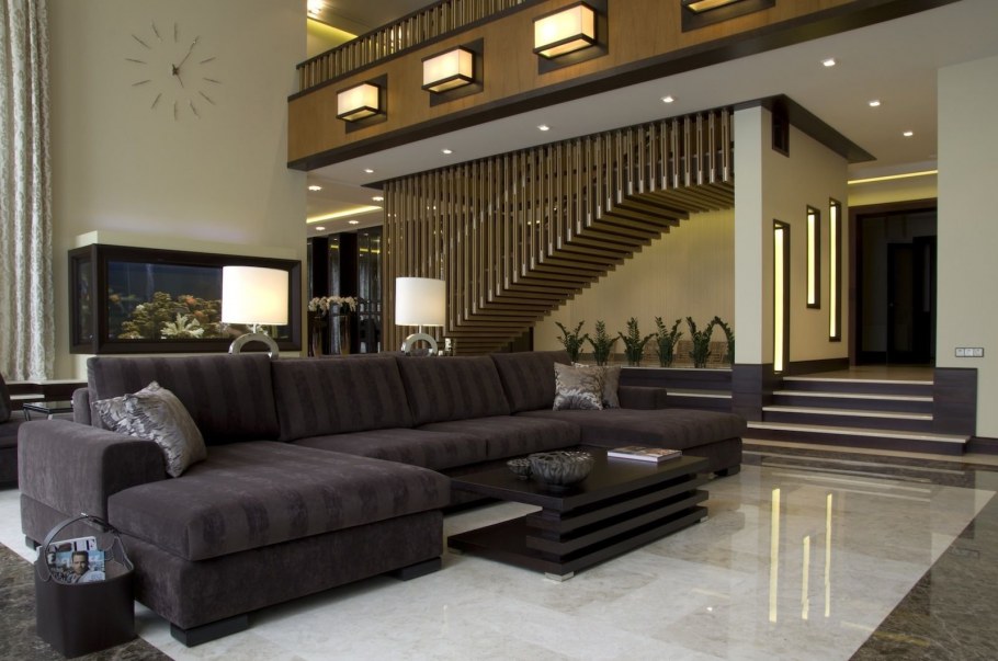 Огромный зал в частном доме в современном стиле