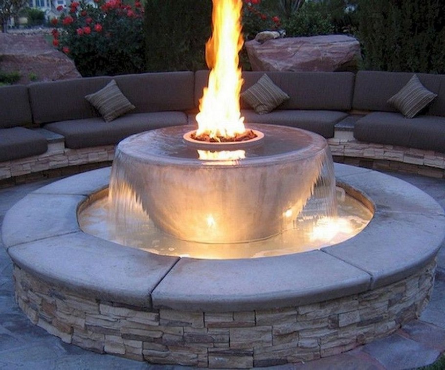 Фонтанчик во дворе