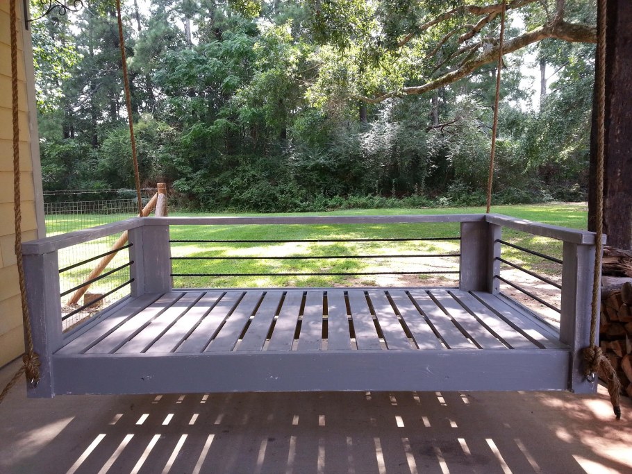 Подвесная кровать из паллет