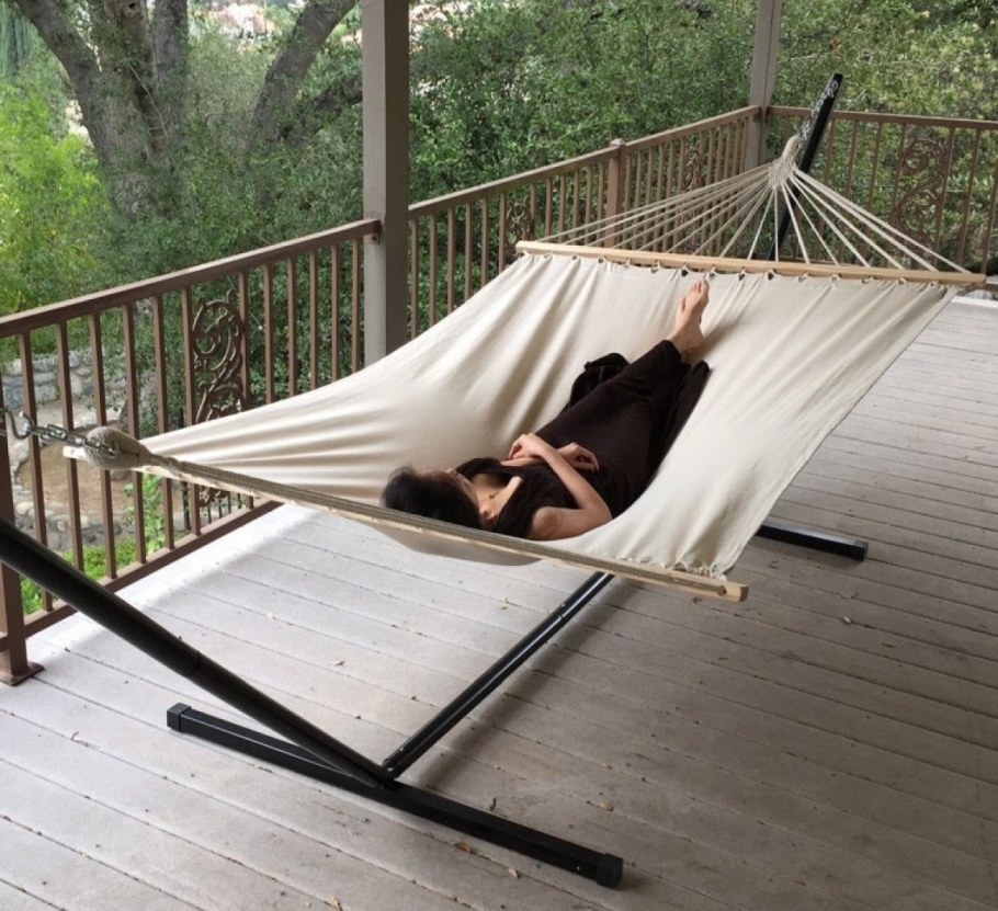 Кровать на пляже