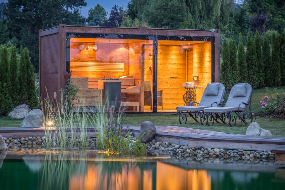 Зимний сад с бассейном и водопадом