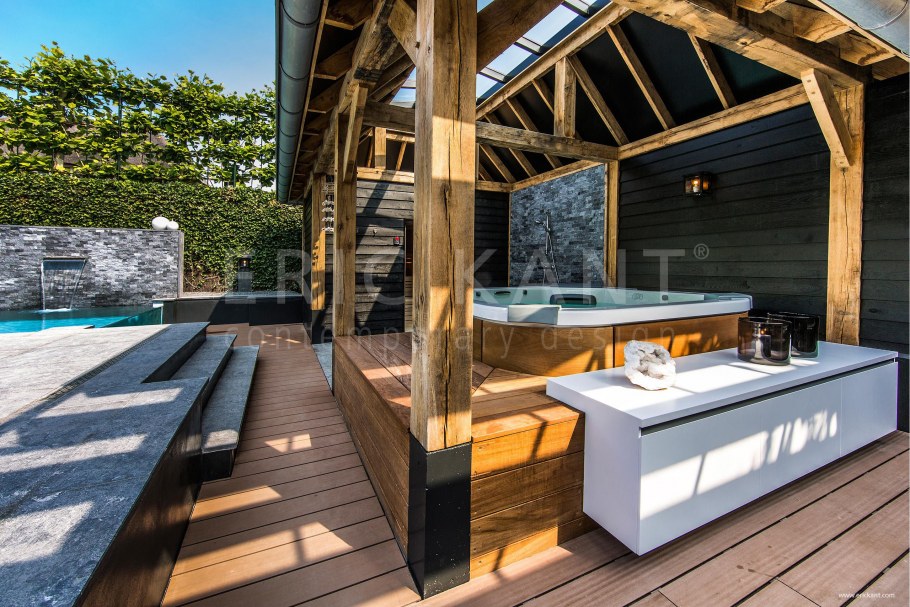 Баня с террасой в современном стиле