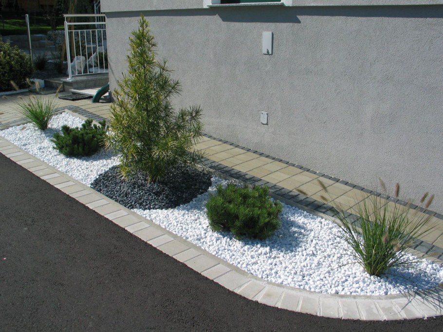 Мульчирование туи гравием