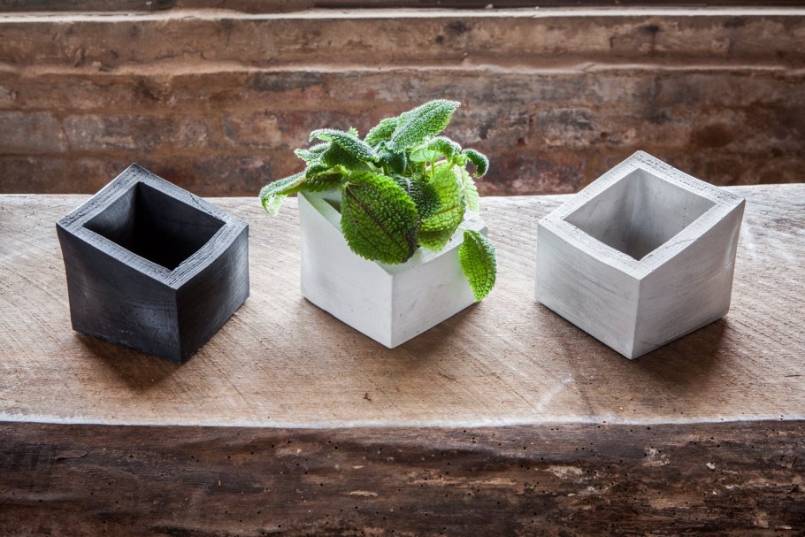 Кашпо из бетона декор