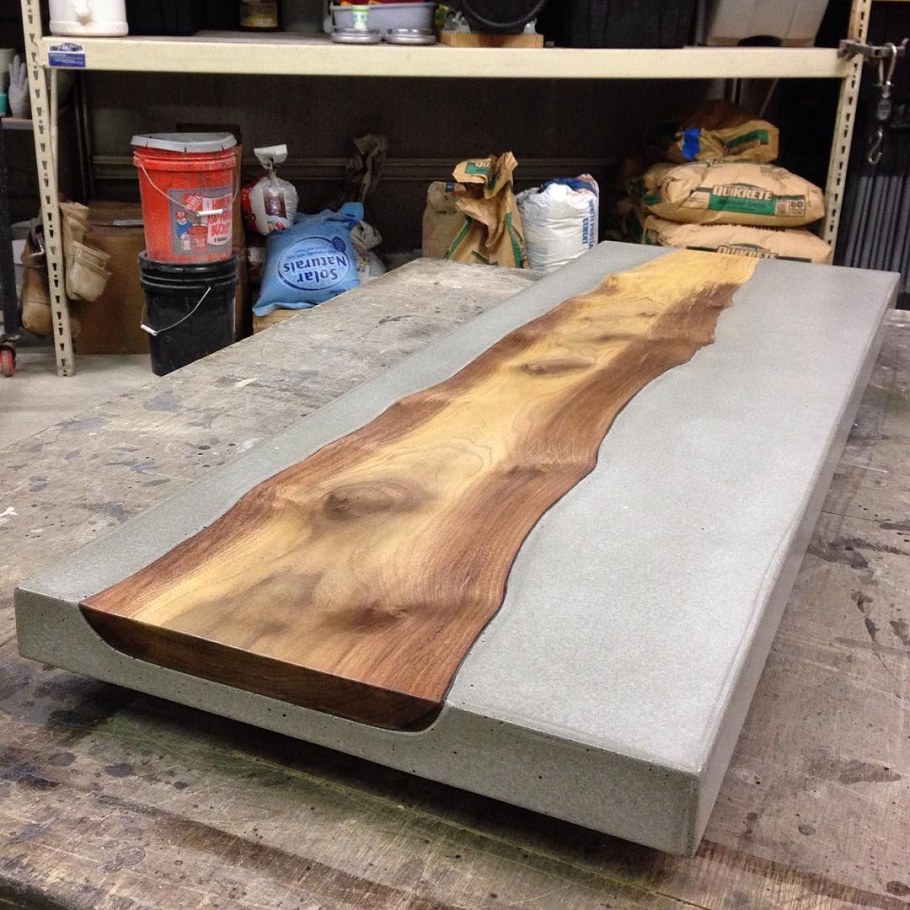 Стол из бетона