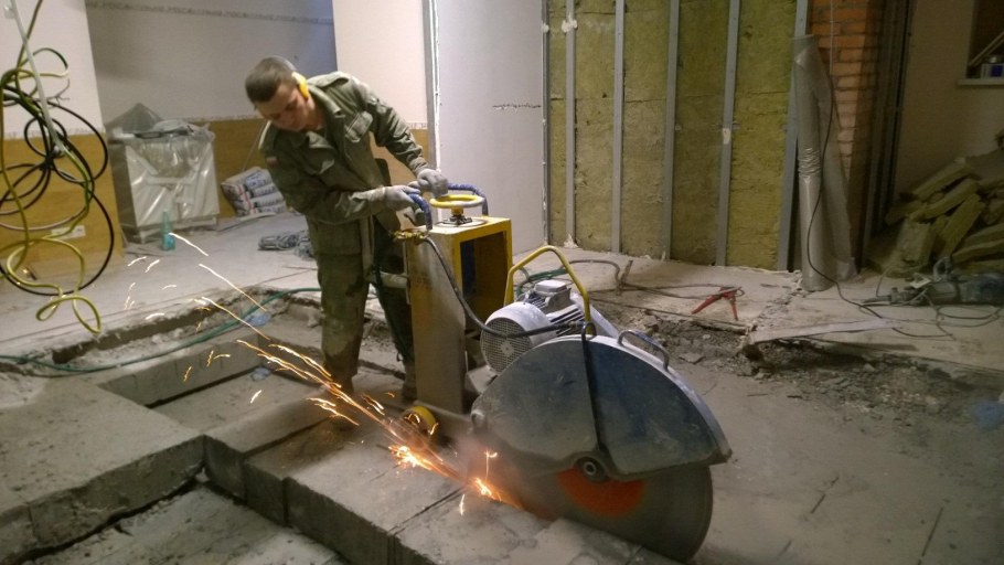 Алмазная резка плит перекрытия