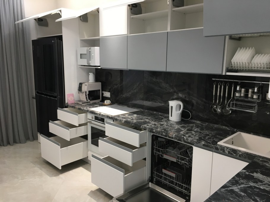 Кухонный гарнитур двухуровневый