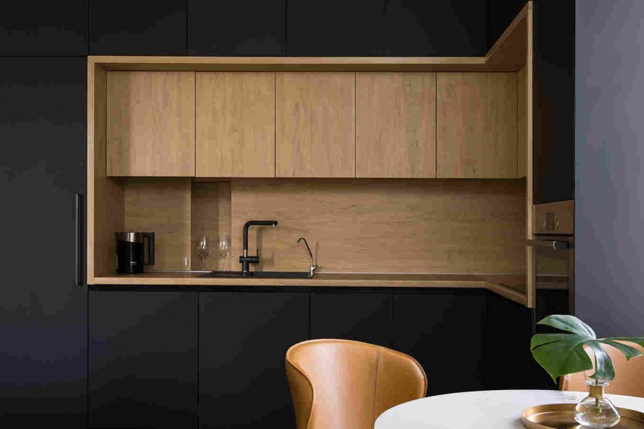 Кухня с антресолями