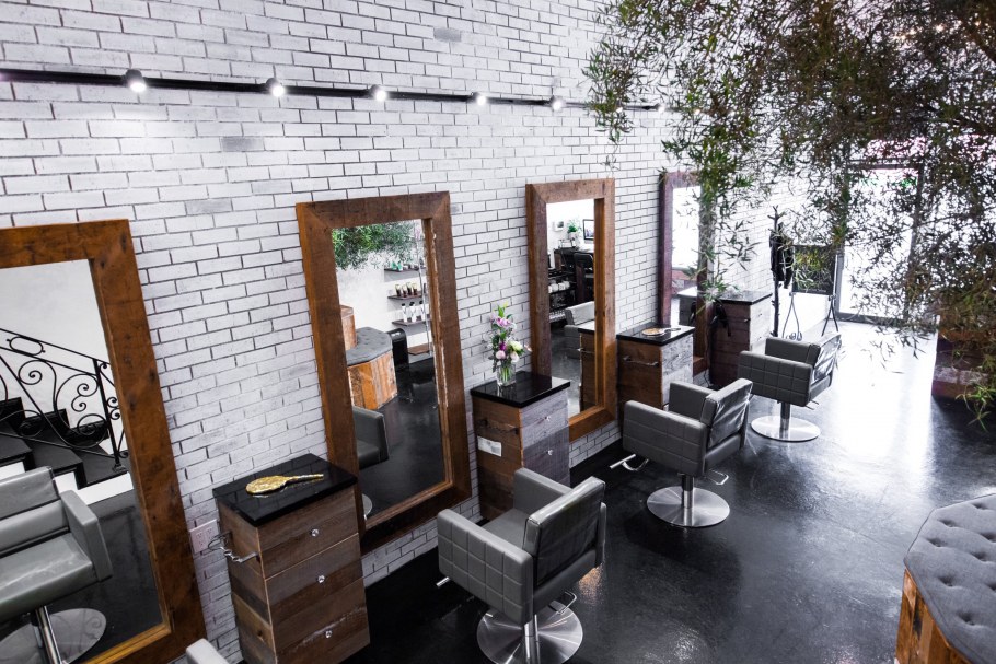 Салон красоты в деревянном стиле