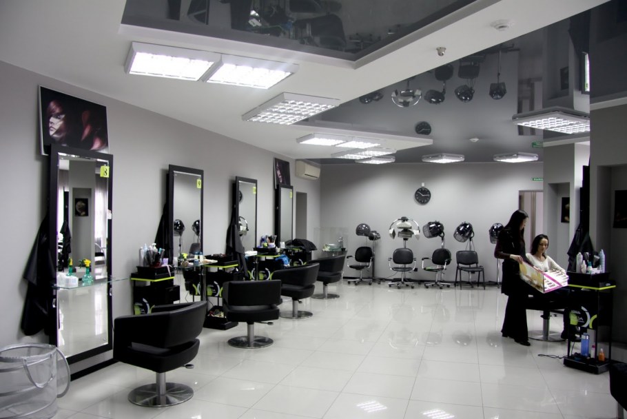 Салон красоты в белых тонах