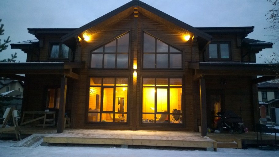 Дом из бруса подсветка