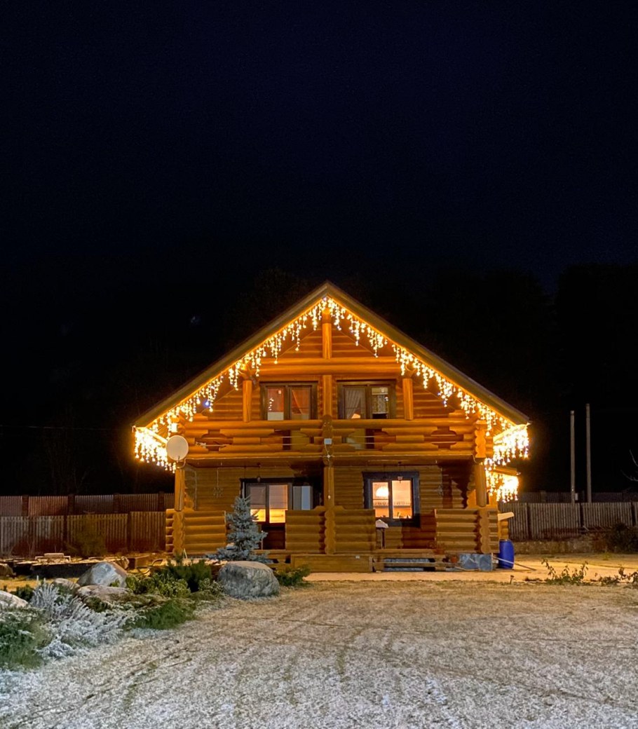 Подсветка фасада сруба