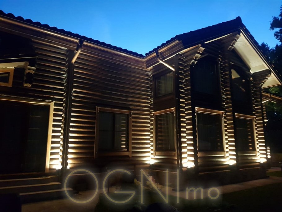 Подсветка фасада сруба