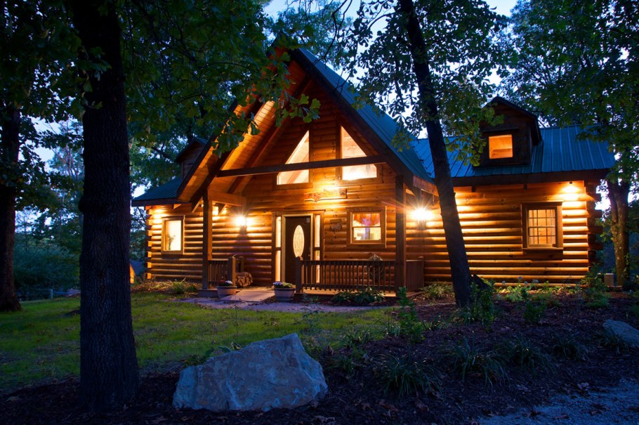 Подсветка фасада сруба