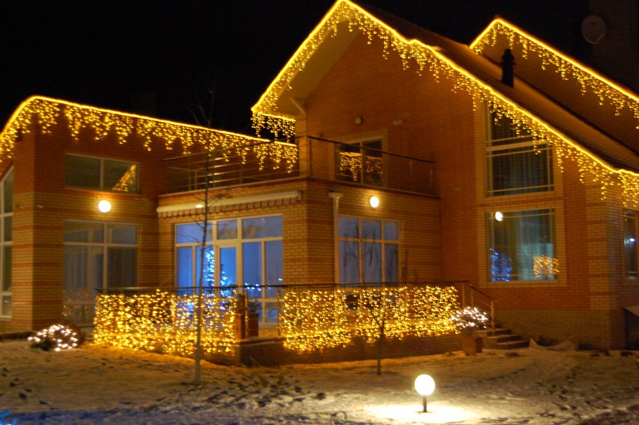 Подсветка фасада коттеджа