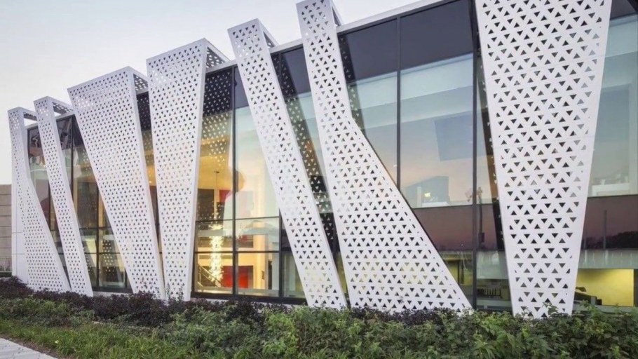 Перфорированные фасады зданий