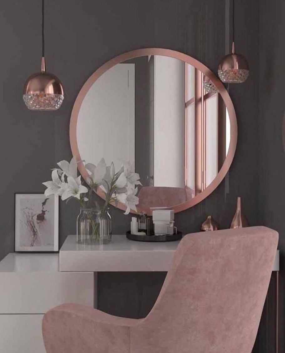 Оригинальные зеркала в спальню