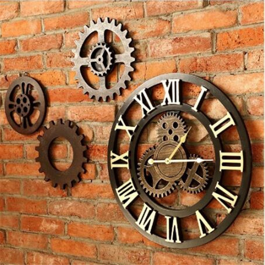 Часы на кирпичной стене