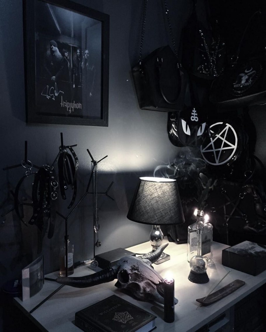 Спальня в темных тонах