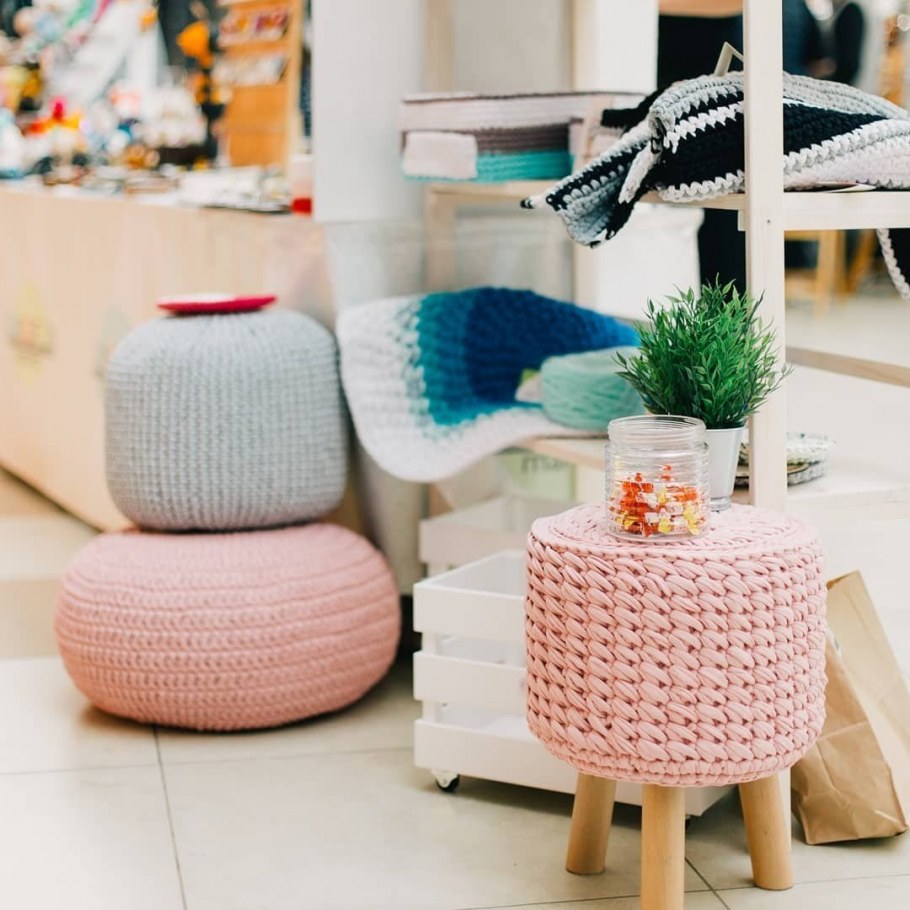 Вязаные вещи в интерьере