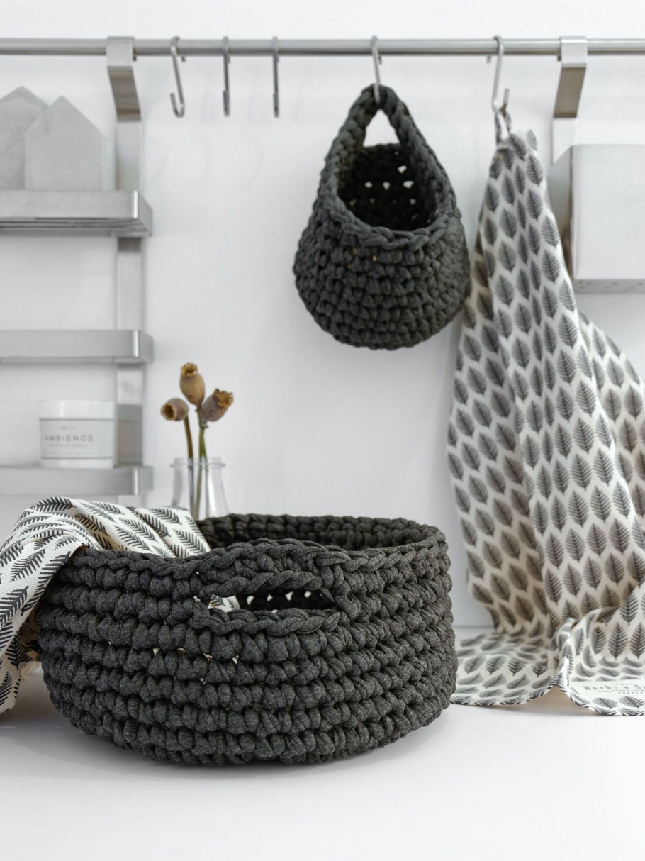 Вязаные корзинки в интерьере