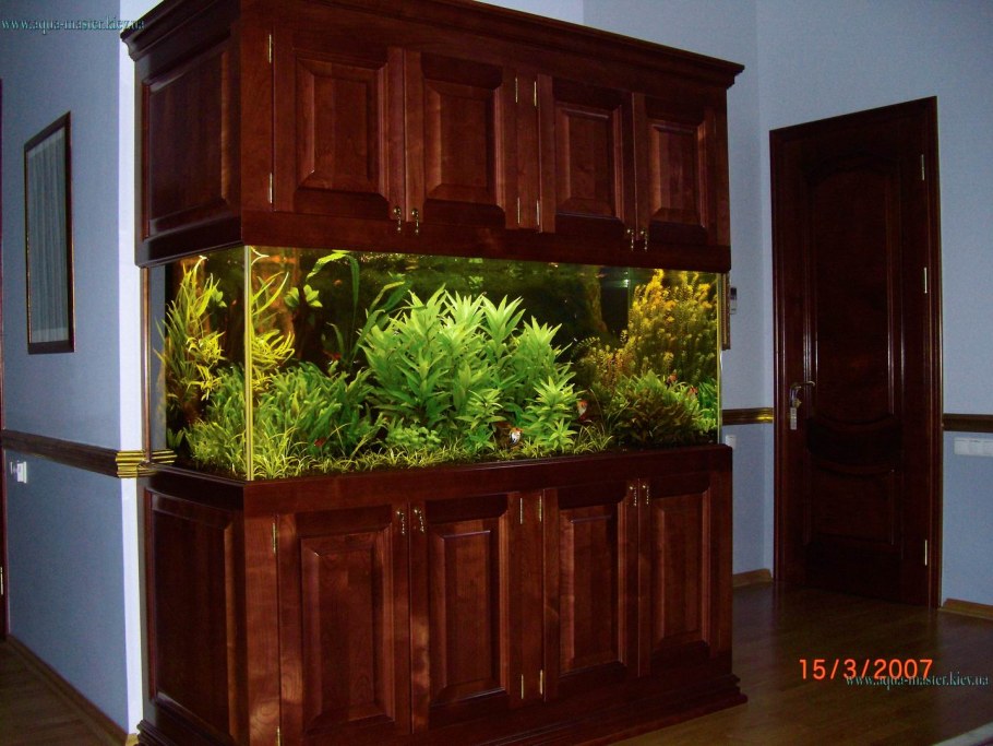 Встраиваемый аквариум в стену
