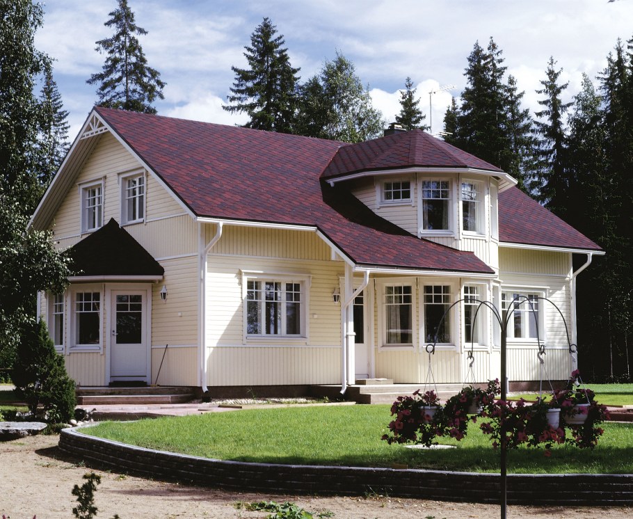 Фиолетовый дачный домик