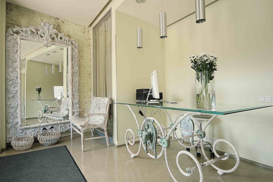 Кованная мебель в интерьере гостиной