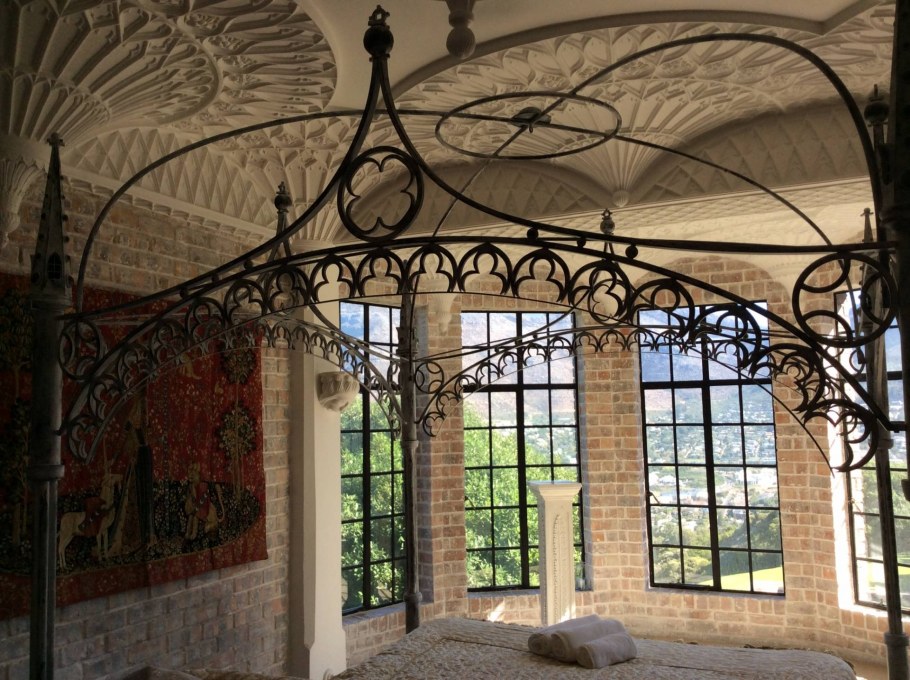 Ковка в интерьере дома