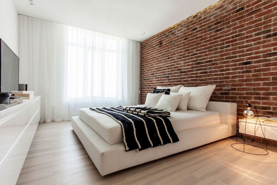 Кирпичная стена в спальне