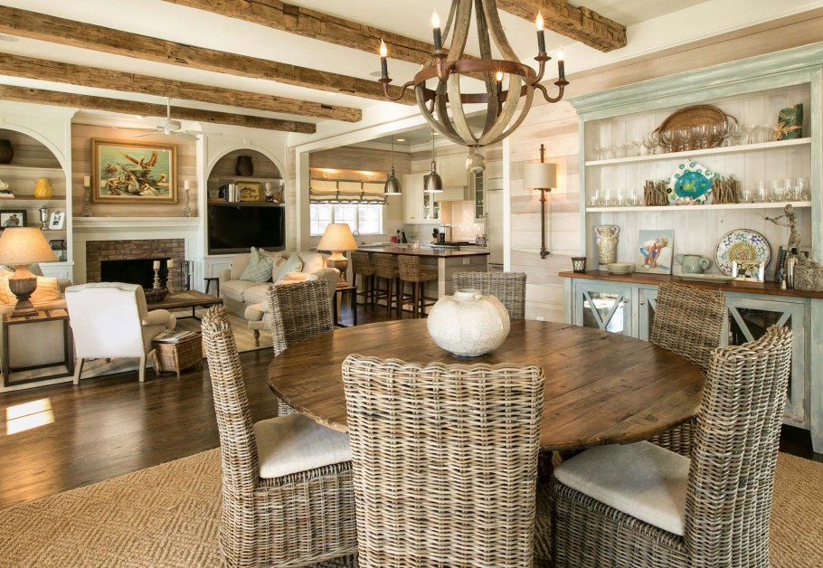 Деревянный дом в средиземноморском стиле